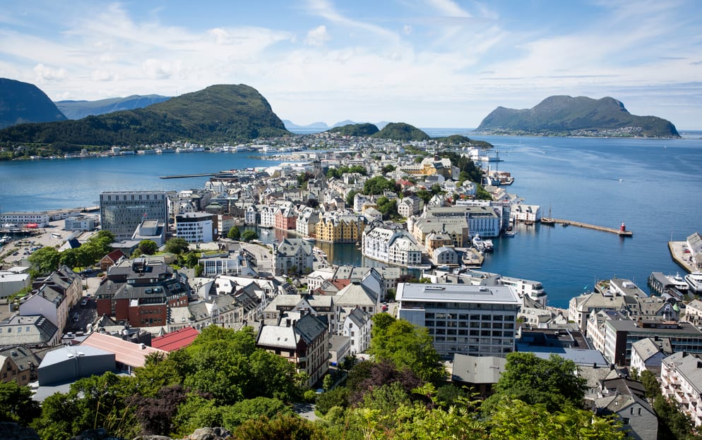 Ny-Ålesund - lesund-Norway_2.jpg